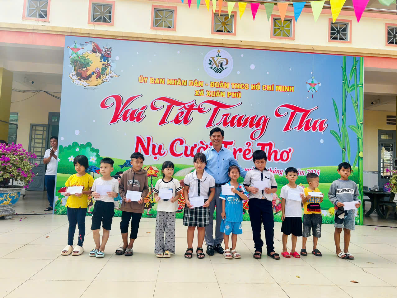 XÃ XUÂN PHÚ: VUI TẾT TRUNG THU - THẮP SÁNG NỤ CƯỜI TRẺ THƠ