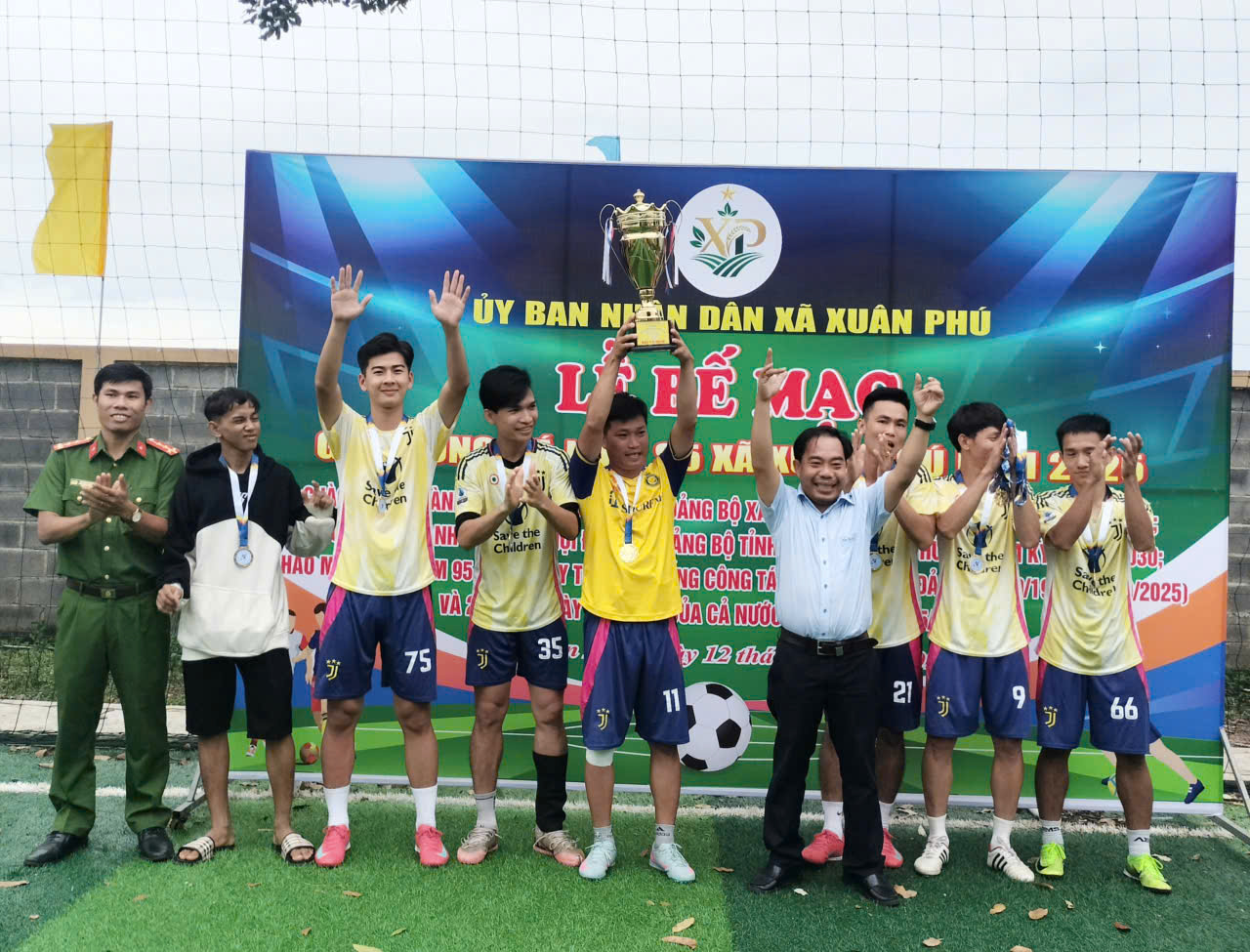 BẾ MẠC VÀ TRAO THƯỞNG GIẢI BÓNG ĐÁ NAM S5 XÃ XUÂN PHÚ NĂM 2025