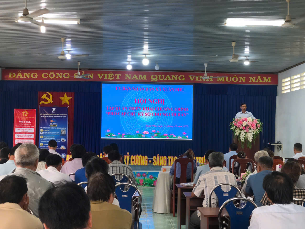 Chữ ký số – cầu nối công dân số: Xuân Phú tổ chức tập huấn triển khai cho cán bộ và nhân dân