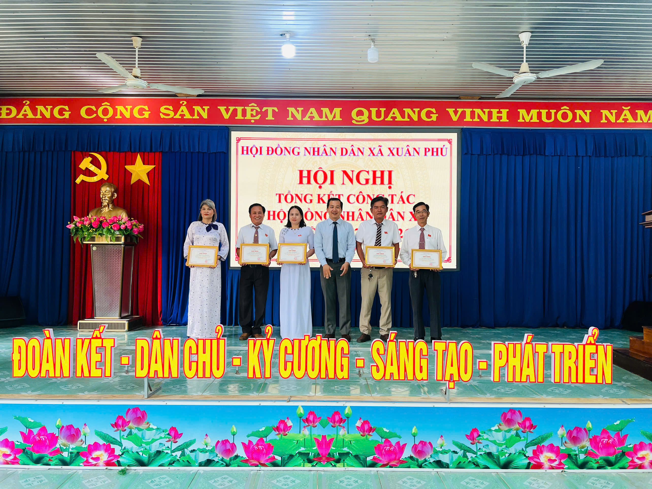 HỘI ĐỒNG NHÂN DÂN XÃ XUÂN PHÚ TỔ CHỨC THÀNH CÔNG HỘI NGHỊ TỔNG KẾT HOẠT ĐỘNG NHIỆM KỲ 2021-2026