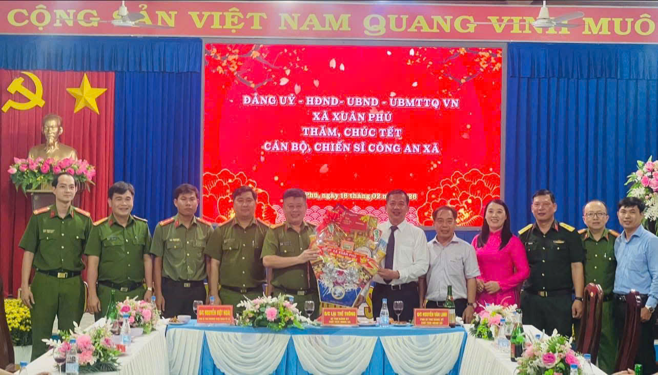 LÃNH ĐẠO XÃ XUÂN PHÚ THĂM, CHÚC TẾT LỰC LƯỢNG VŨ TRANG VÀ CÁC ĐƠN VỊ NHÂN DỊP TẾT NGUYÊN ĐÁN BÍNH NGỌ