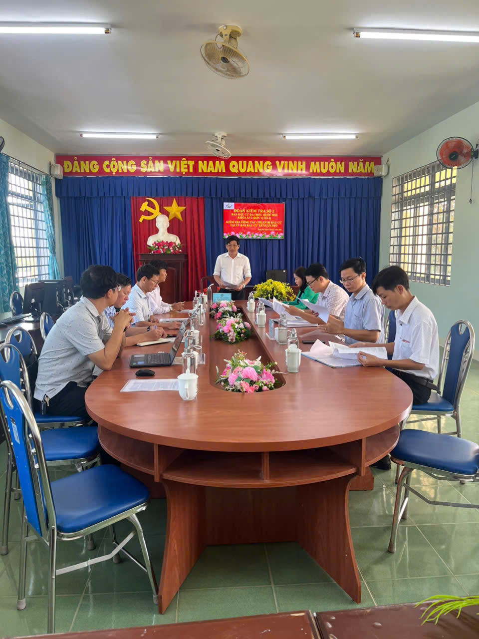 Đoàn kiểm tra của Ban bầu cử đại biểu Quốc hội khóa XVI đơn vị bầu cử số 4 kiểm tra công tác chuẩn bị bầu cử tại Đơn vị bầu cử Quốc hội số 4