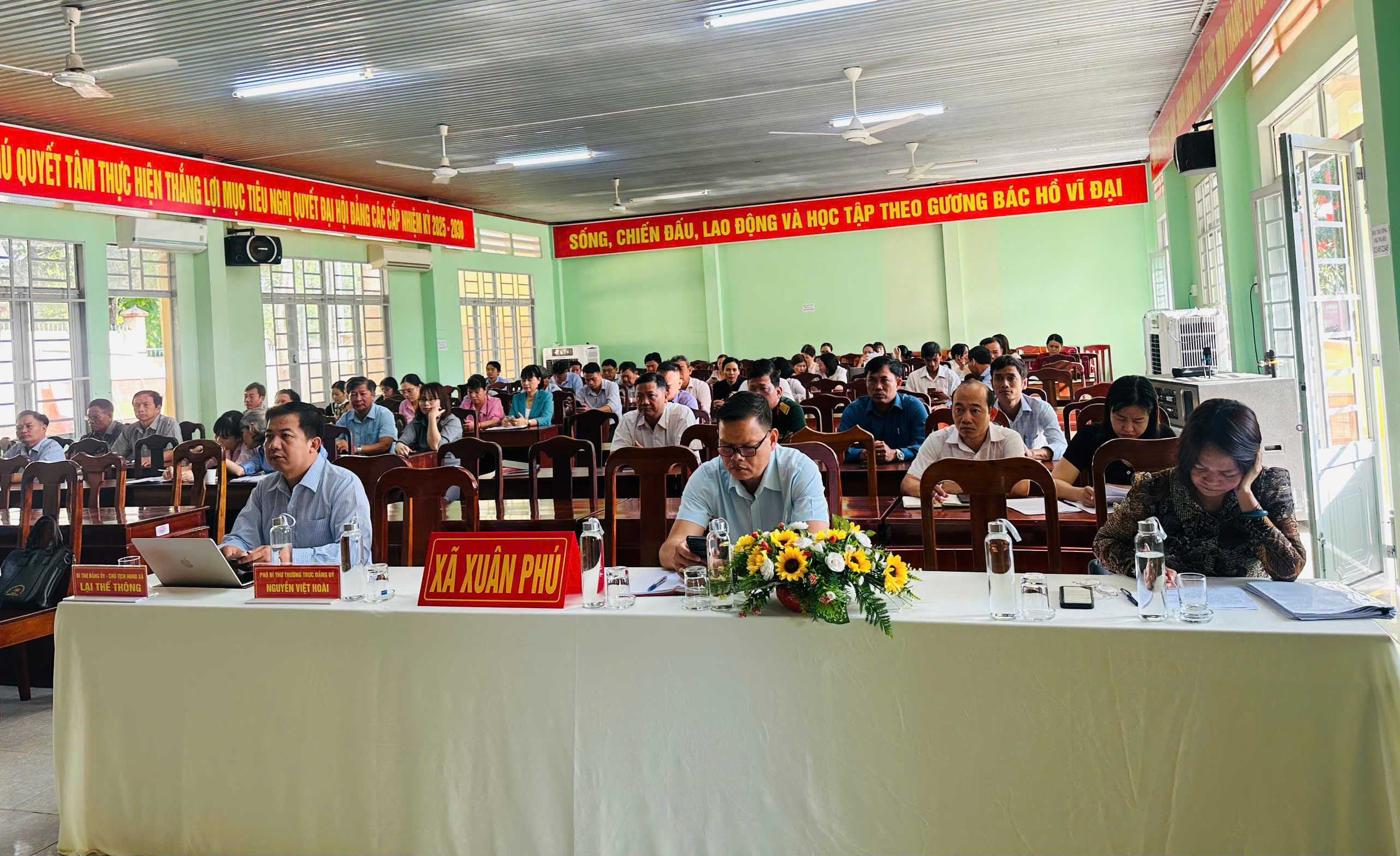 CÁN BỘ, ĐẢNG VIÊN XÃ XUÂN PHÚ TÍCH CỰC THAM GIA HỌC TẬP CHUYÊN ĐỀ NĂM 2026