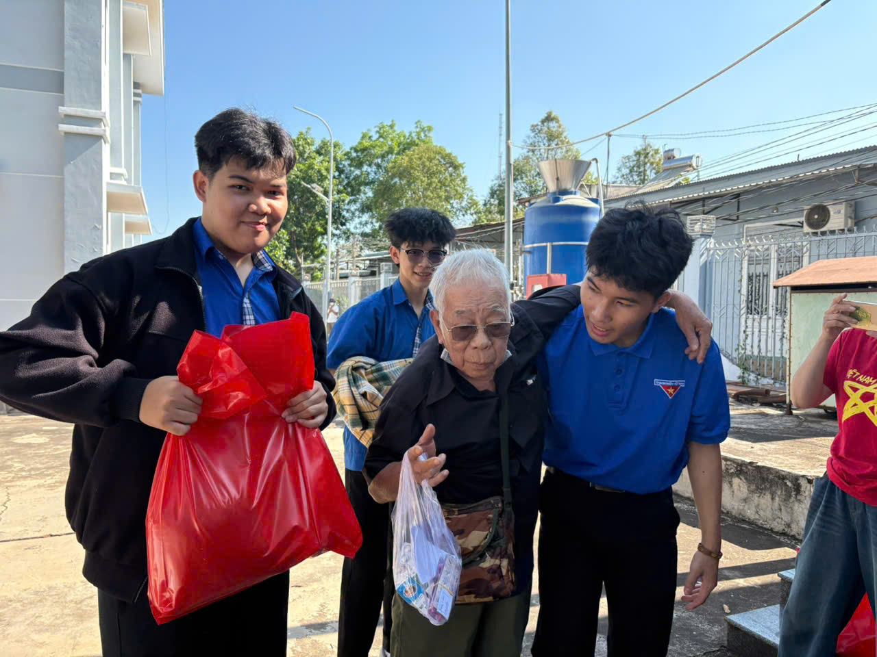 z7665864602202 910407fc1ae42329126cbb7e52b75bfd